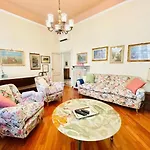 Antiques Lover\'S Flat, Florence
